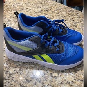 boys Reebok shoes. Size 5.5